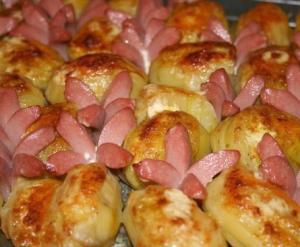 Картофель запеченный с сосисками