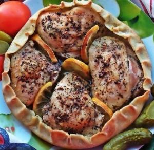 Курица, запечённая в съедобной тарелке