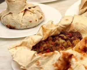 Мясо в армянском лаваше