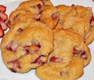 Печенье со свежей клубникой