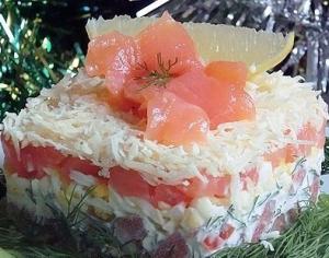 Салат с красной рыбой