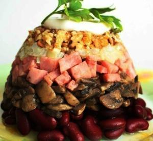 Салат фасолевый с ветчиной и грибами