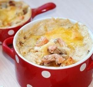 Жульен с семгой и грибами