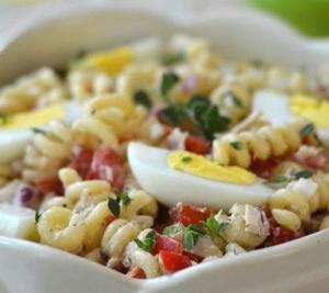 Макаронный салат с тунцом