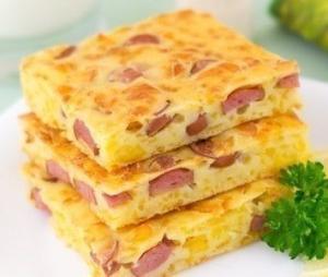 Пирог с сыром и сосисками