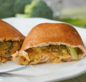 Пирожки с брокколи и сыром