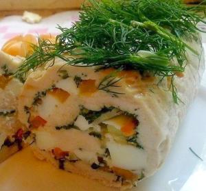 Рулет куриный с овощами