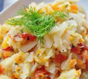 Тушеная капуста с овощами