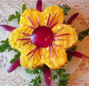 Салат-торт с крекерами