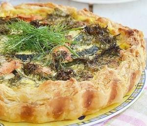 Пирог с кабачками и копченой семгой