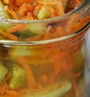 Корейский салат из огурцов и моркови на зиму