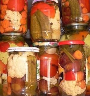 Маринованное ассорти в меру острое на зиму