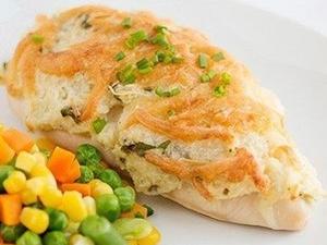 Курица запеченная под сметаной с сыром