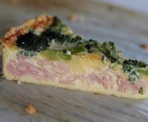 Пирог с ветчиной, брокколи и сыром