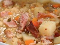 Гороховый суп с копчеными ребрышками
