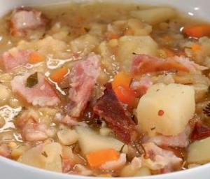 Гороховый суп с копчеными ребрышками