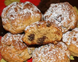 Домашнее печенье с орехами, изюмом и шоколадной крошкой