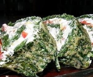 Шпинатный рулет с красной рыбой
